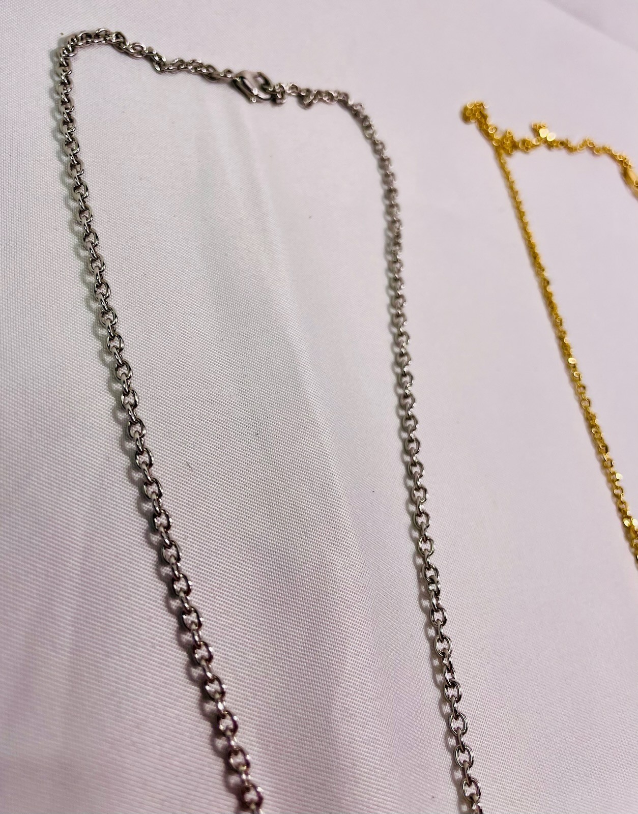2 Pc Fashion Necklace Lot Gold Tone Mother of Pearl Clover & Silver Tone Chains