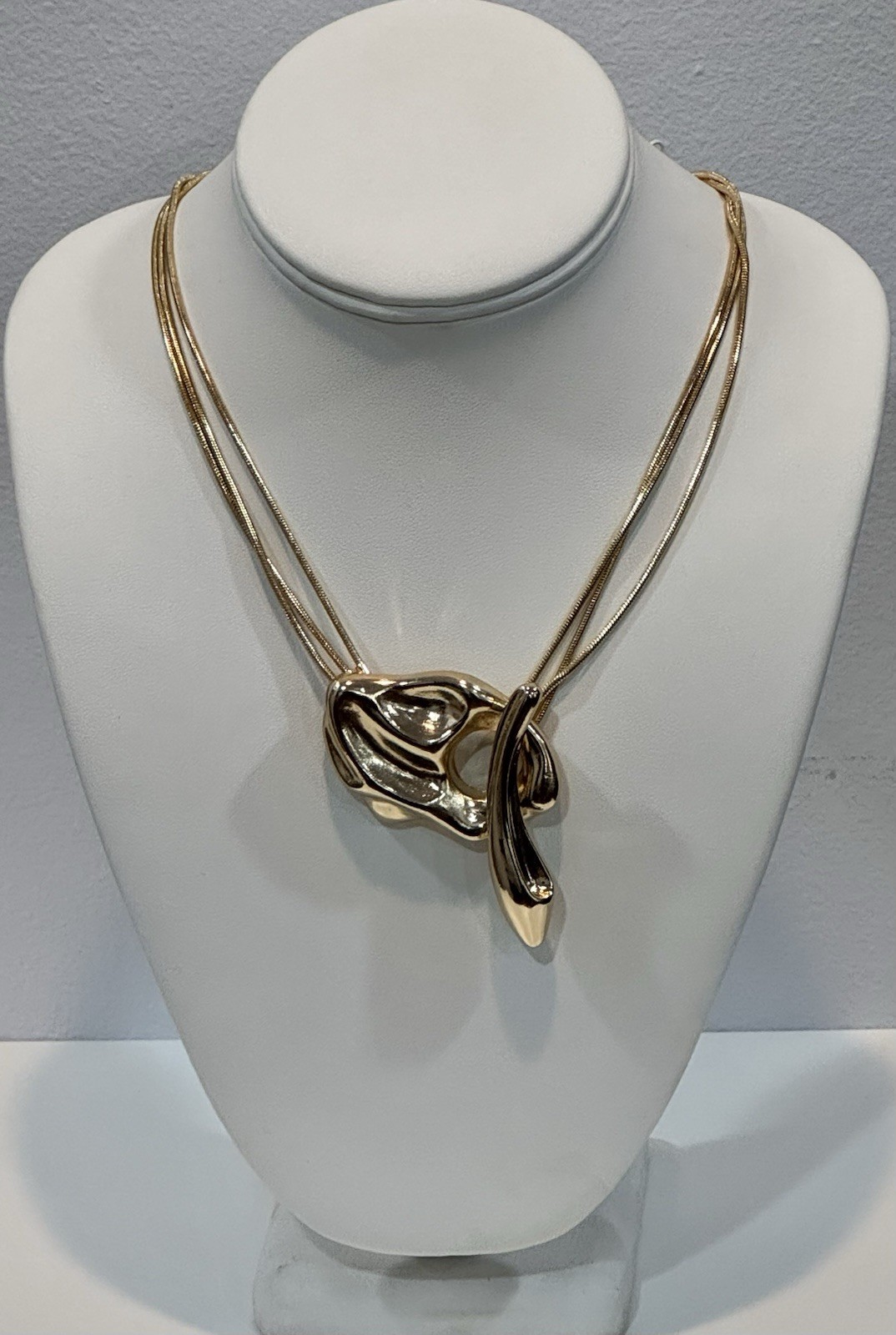 Gold Plated Necklace/chocker Closer In Front