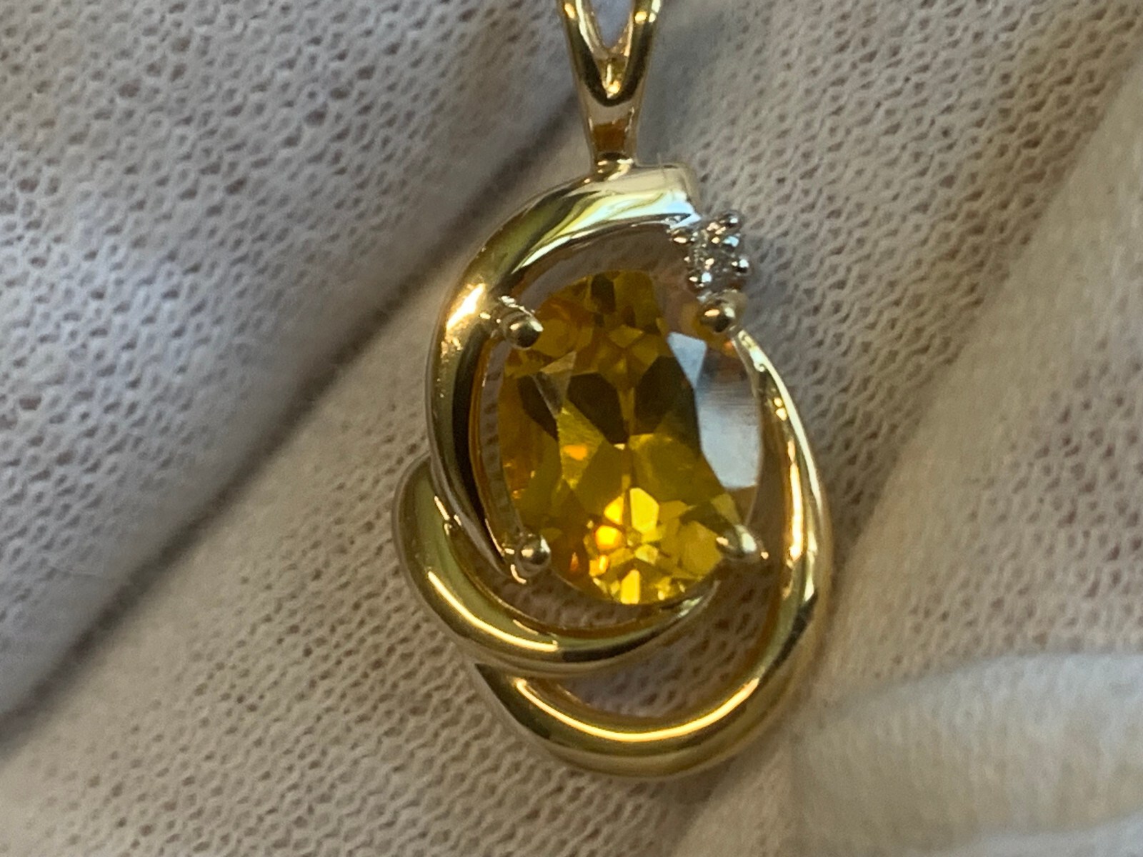 14K Yellow Gold Diamond Accent Pendant 2.44g Fine Jewelry Citrine Color *READ*