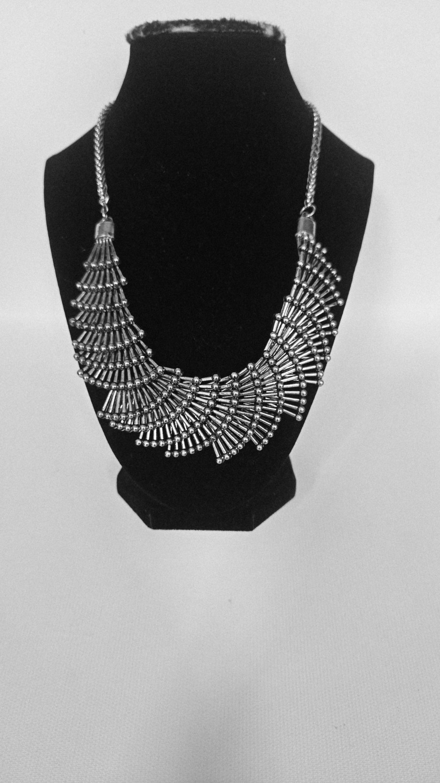 Unbrended Art Deco Silvertone Metal Chain Statement Necklace 20-23″