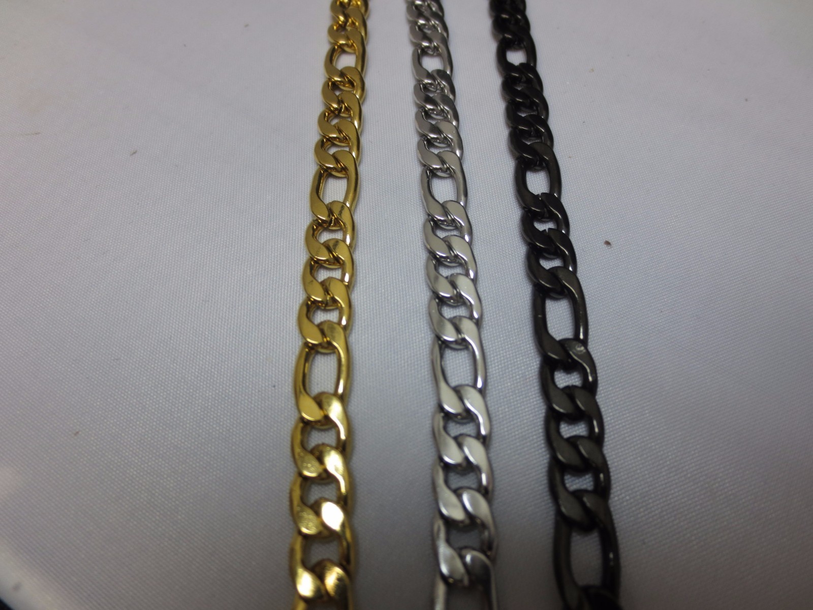 7MM STAINLESS STEEL FIGARO ROPE IN GOLD-SILVER-BLACK-PLATED 7 “-40” CHAIN
