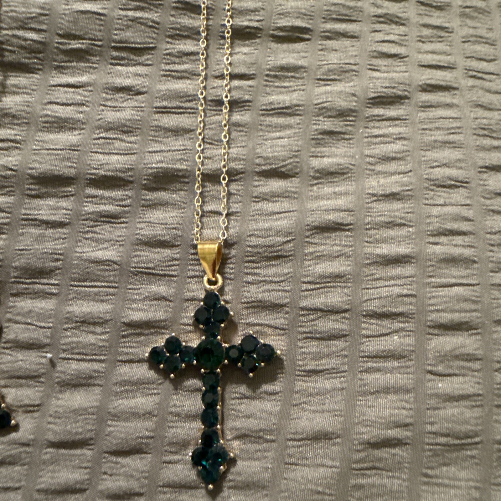 Dark Green Stones Colored On A Gold Copper Cross Oval Link Pendant Necklace