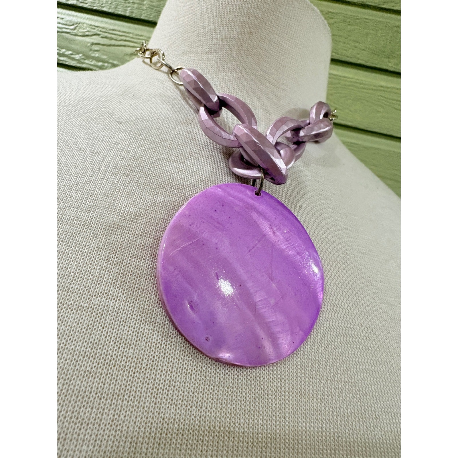 Purple Chunky Link Statement Necklace Iridescent Shell Pendant Silver Tone 17in