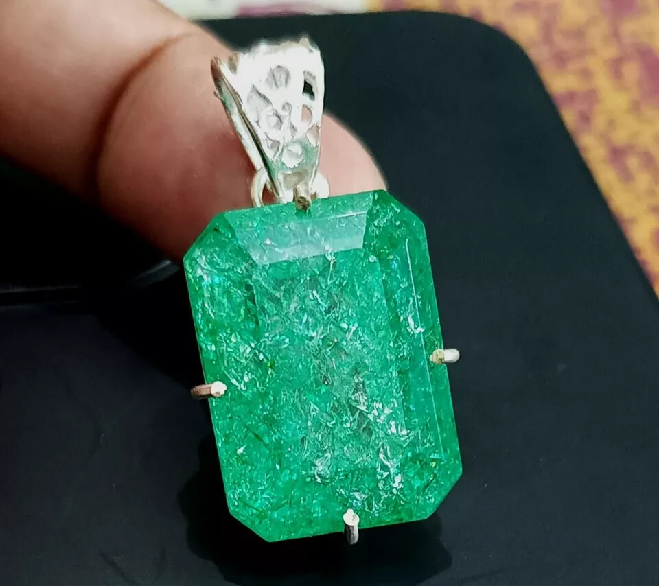 Certified 60.75 Ct Stunning Emerald 925 Solid Silver Emerald CutPendant Gemstone