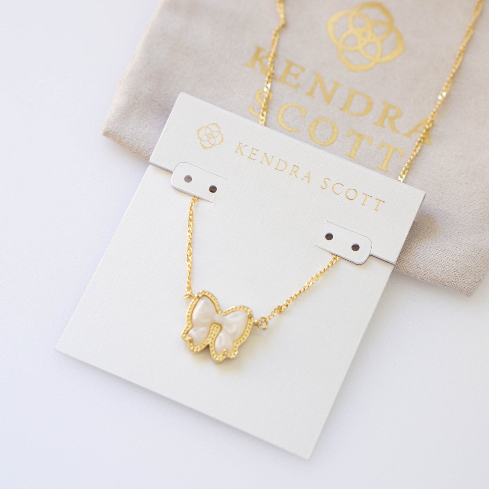 Kendra Scott Haley Bow Gold Short Pendant Necklace Ivory Mother-of-Pearl