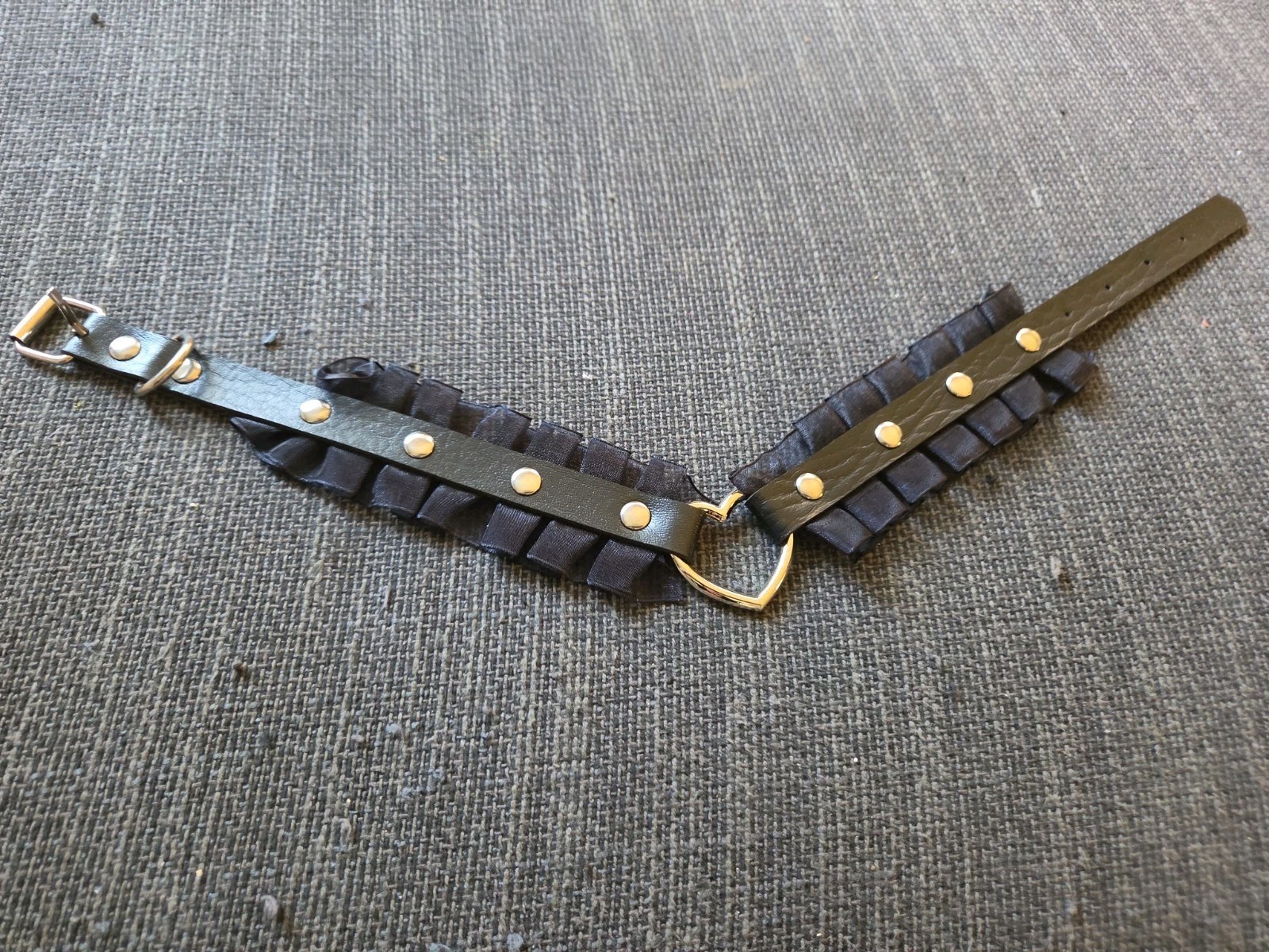 Black Chocker With Metal Heart In Middle With Black Lace