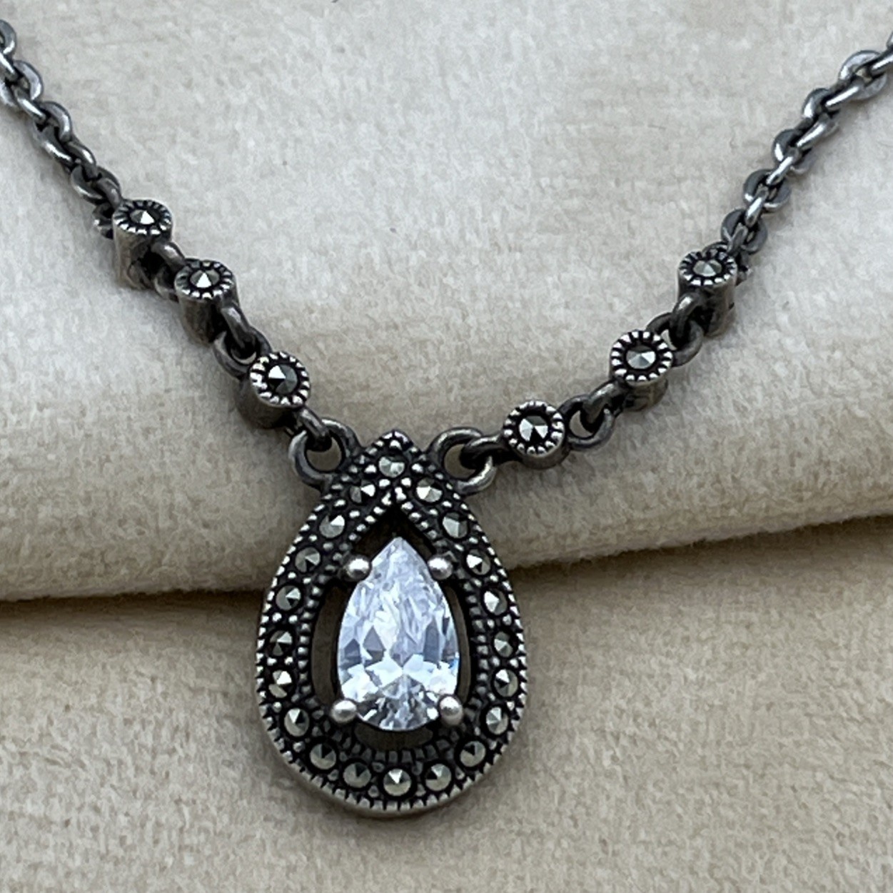 925 Sterling Silver Marcasite Style Glass Pear Pendant Necklace 48cm Vintage