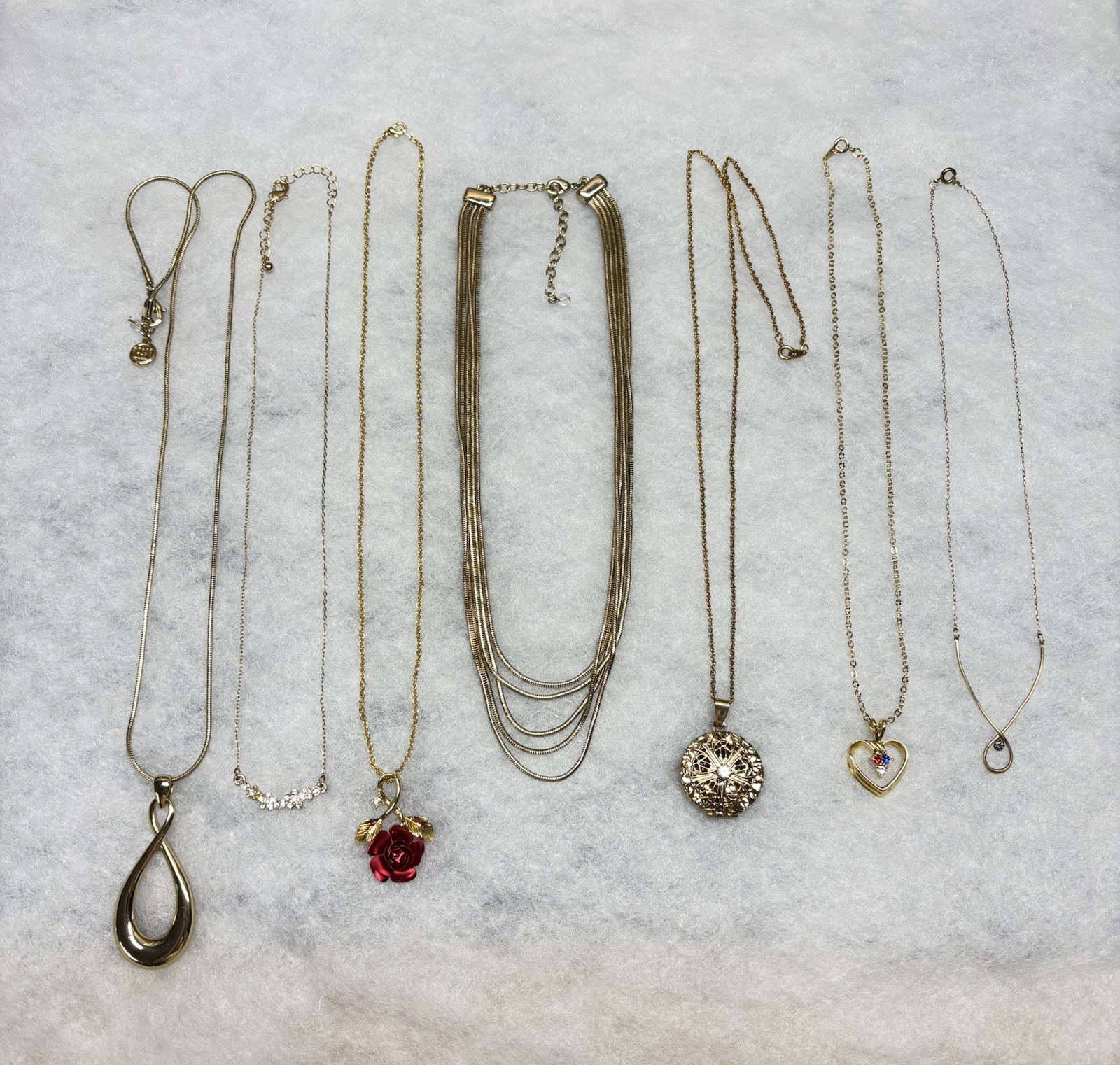 Assorted Gold Tone Lot Of Necklaces X 7. 1- AVON 14k GF