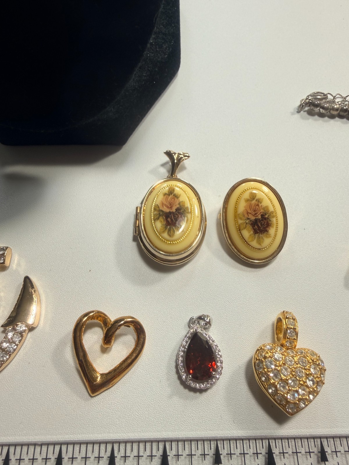 Mixed lot of vintage and modern jewelry. 11 pieces #52