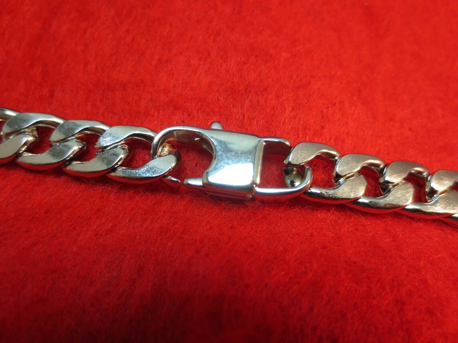 18″ MENS STAINLESS STEEL SILVER 9MM CURB CHAIN NECKLACE WITH SPECIAL CLASP