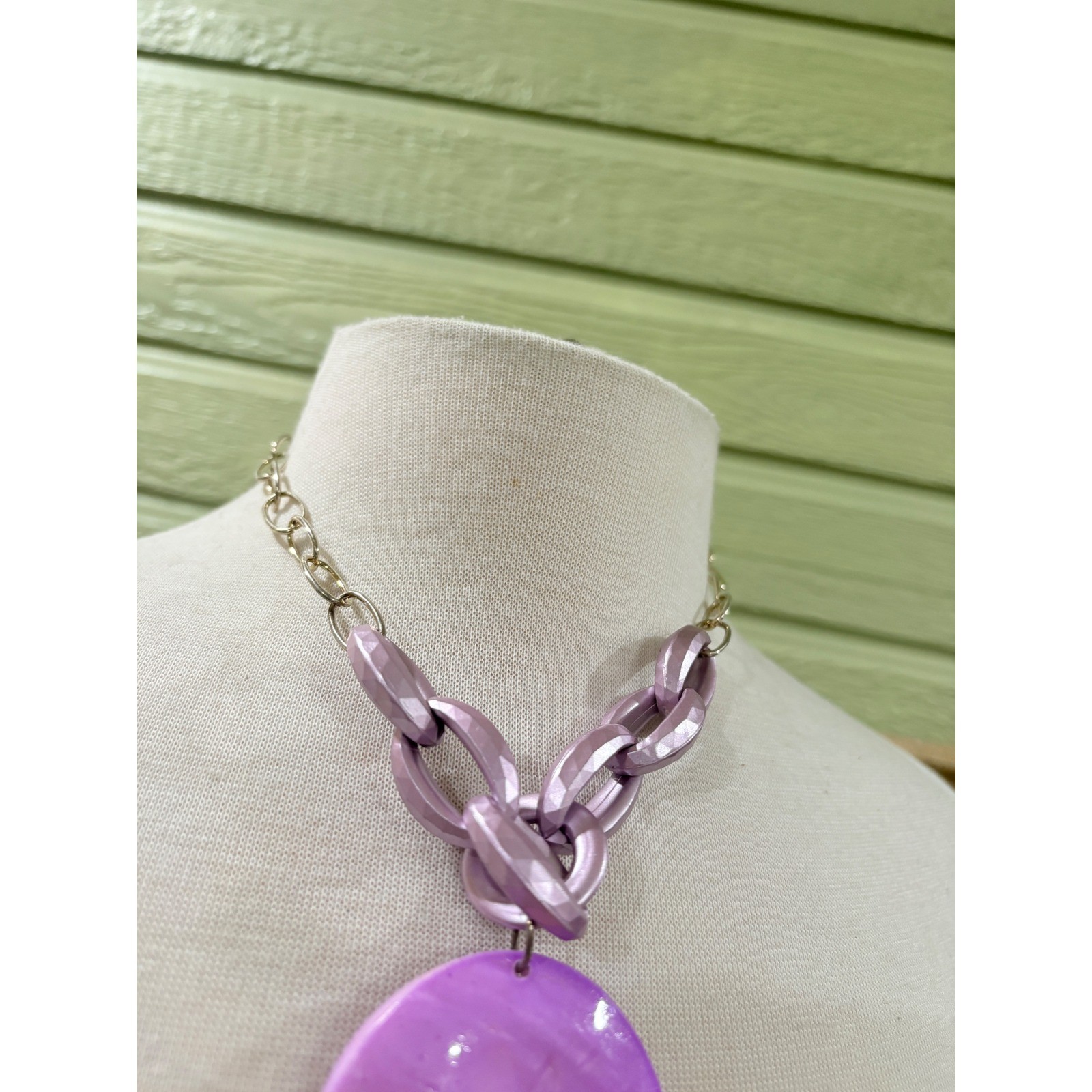 Purple Chunky Link Statement Necklace Iridescent Shell Pendant Silver Tone 17in