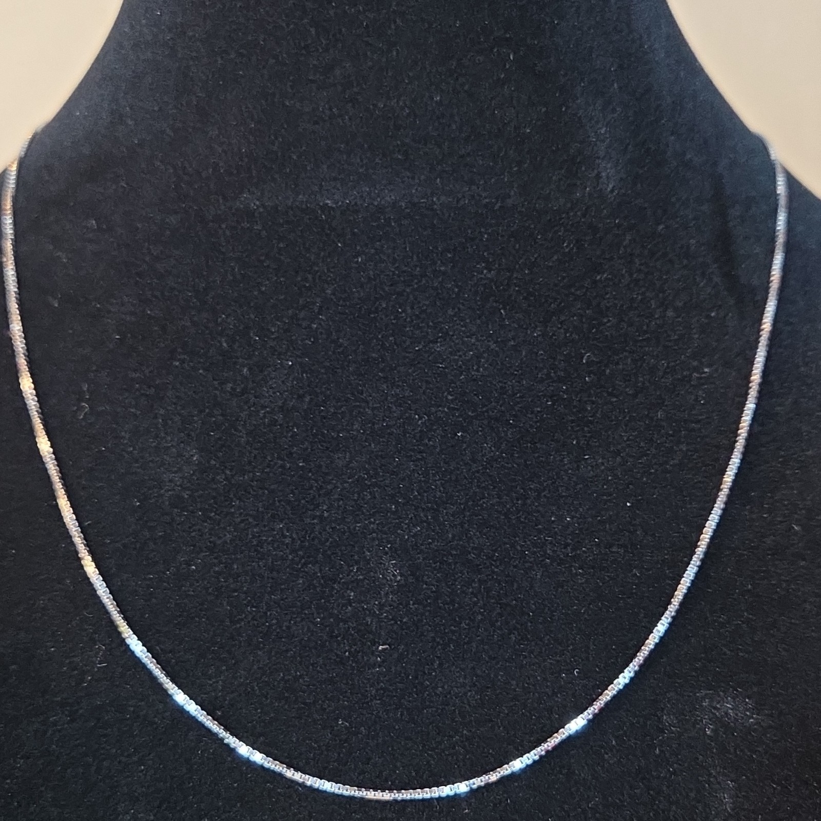 Silver Tone Box Chain Necklace Metal Fashion Jewelry No Stone Undated Era