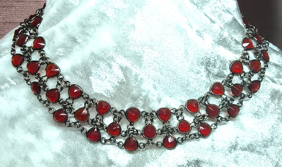 Red Crystal Teardrop Choker Necklace Gunmetal Tone Statement Bib 41-45.5cm