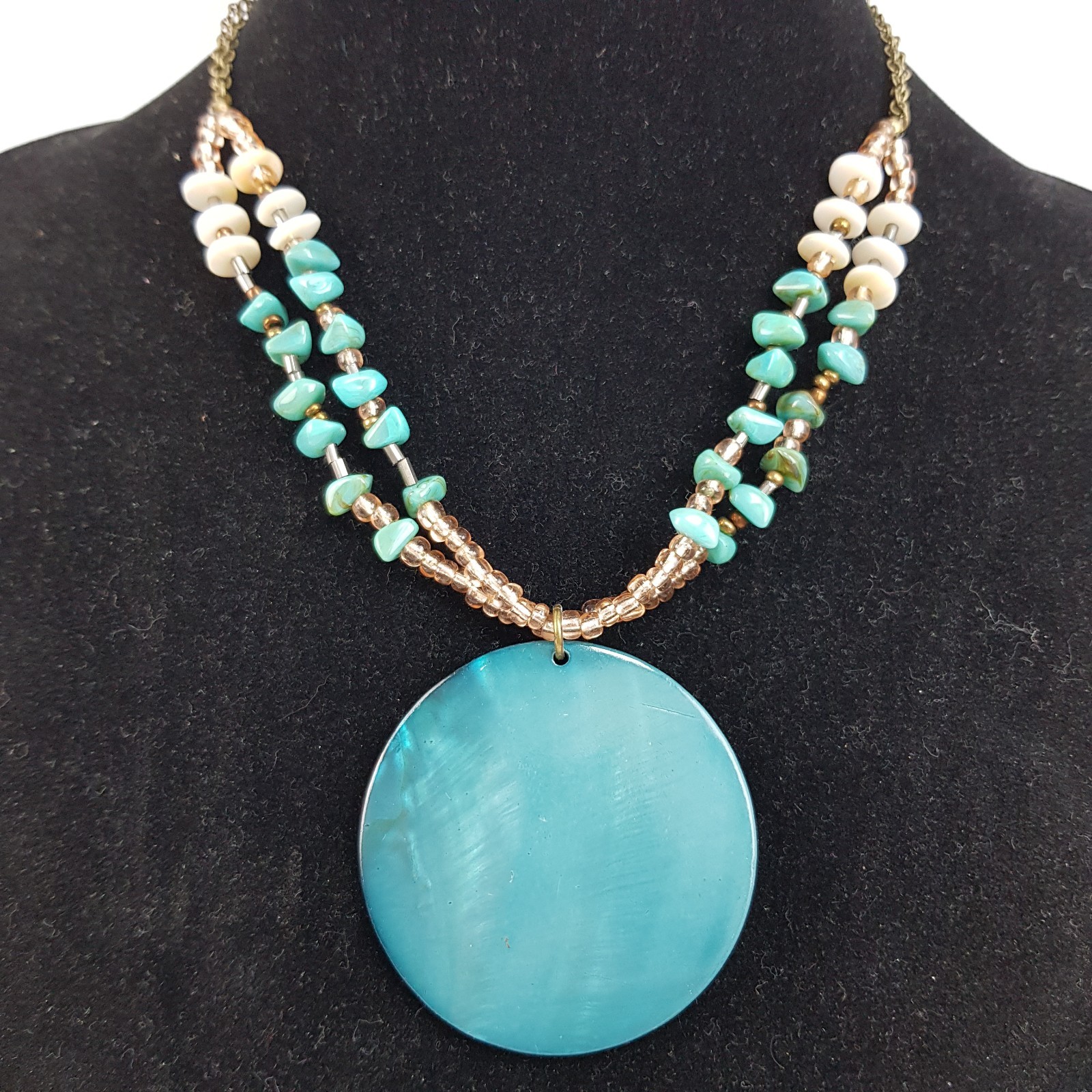 Avon Necklace with Large Shell Disc Pendant Turquoise Blue 41cm – 48cm