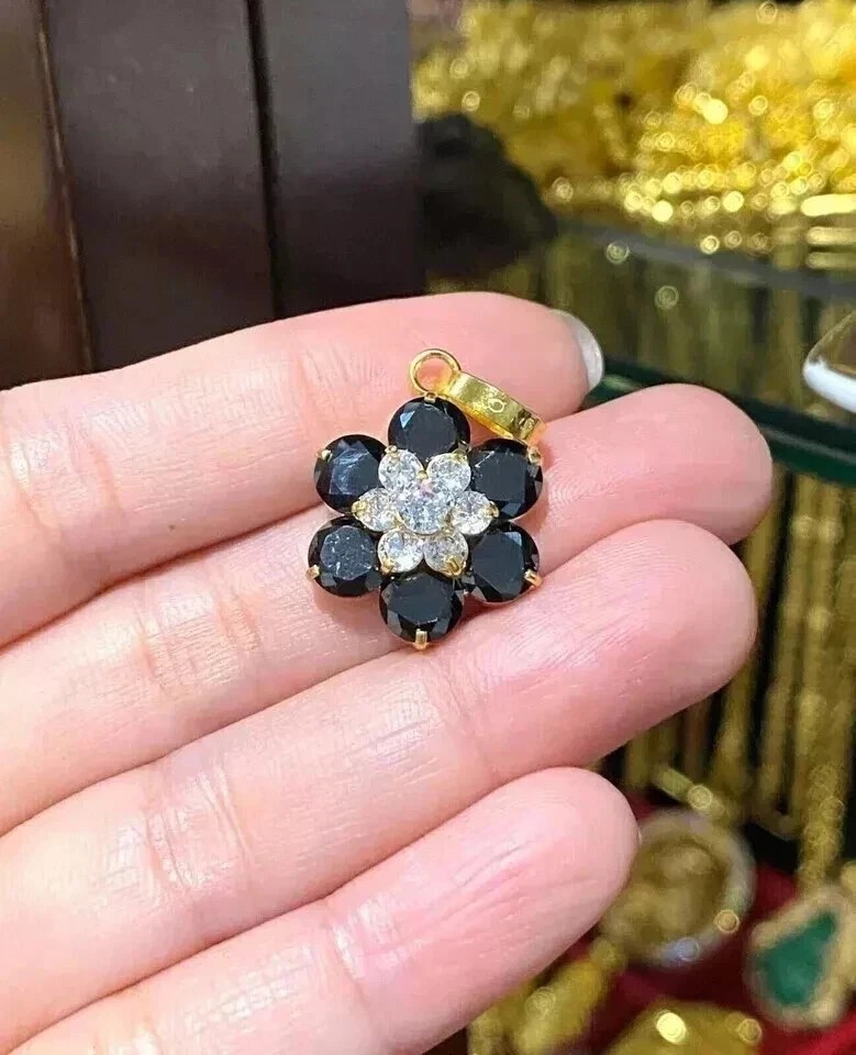 2Ct Round Cut Simulated Black Diamond Flower Pendant In 14K Yellow Gold Plated