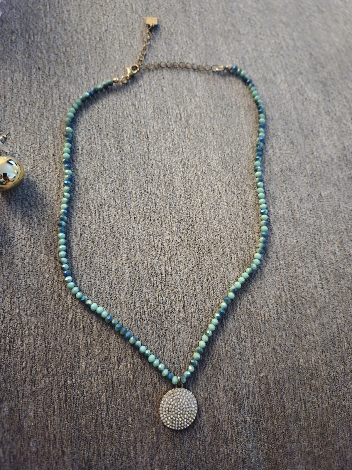 Beaded Necklace In Turquoise Color With Crystal Charm Set In Gold