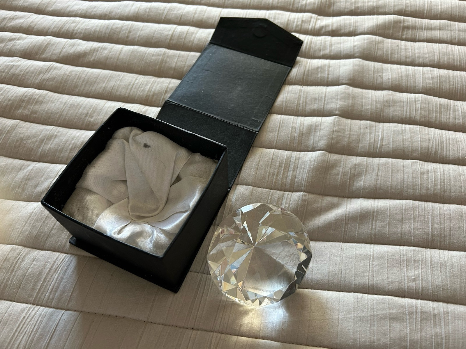 Vintage Rosenthal 3.5 in. Beautiful Glass Diamond & Original Case – Paper Weight