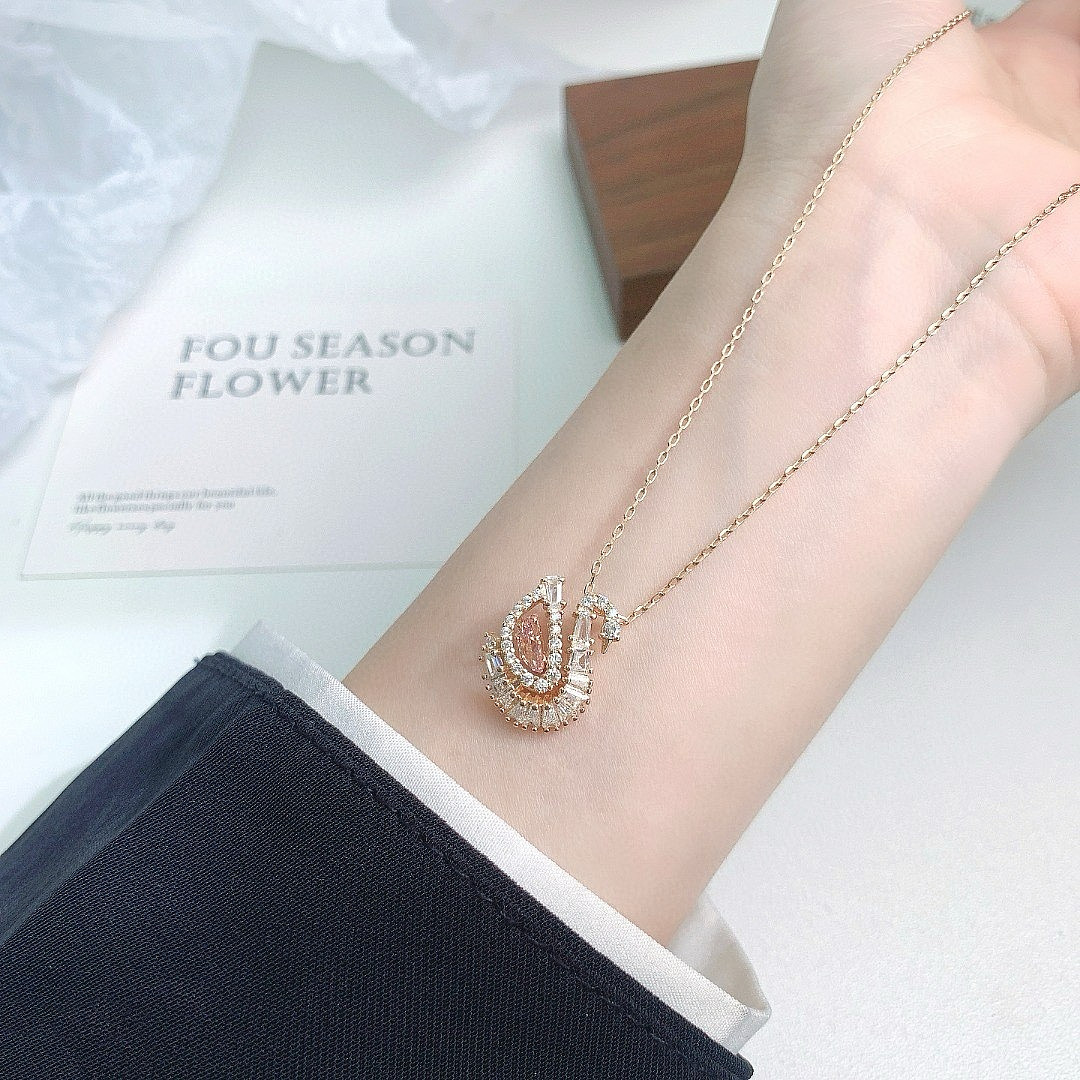 Swarovski graduation Swan Necklace, a luxurious and versatile clavicle chain