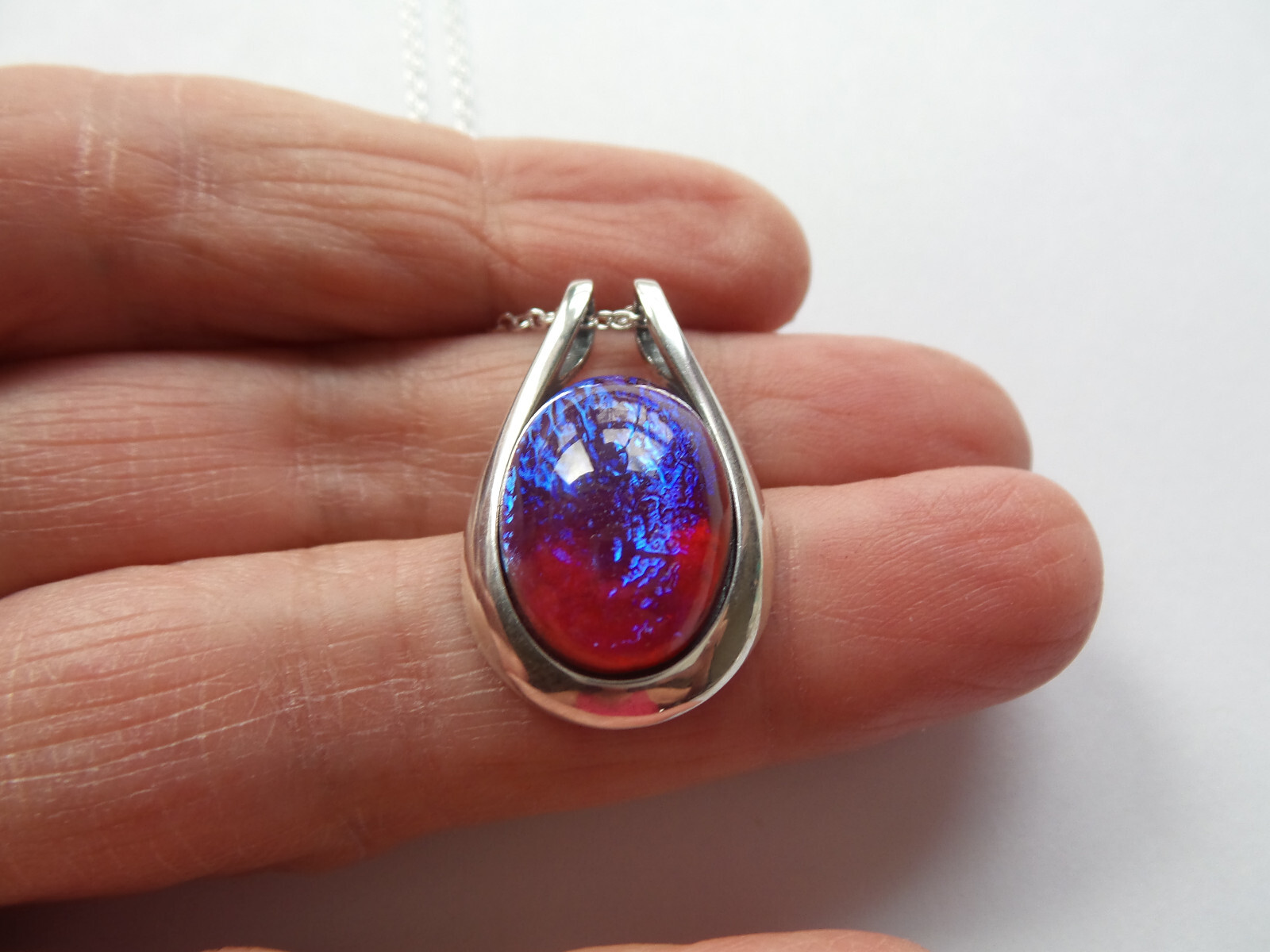 DRAGONS BREATH STERLING SILVER OVAL NECKLACE 20″ CHAIN