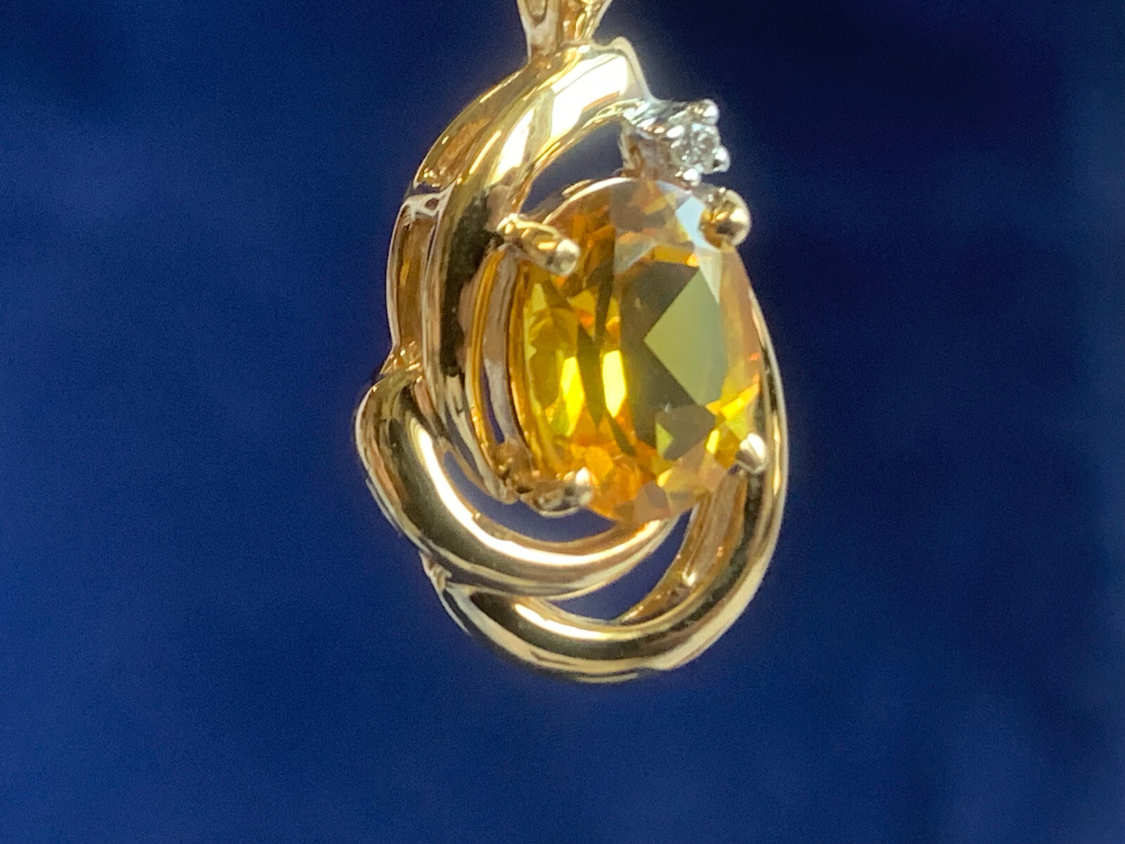 14K Yellow Gold Diamond Accent Pendant 2.44g Fine Jewelry Citrine Color *READ*