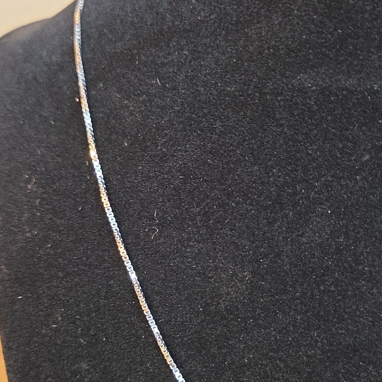 Silver Tone Box Chain Necklace Metal Fashion Jewelry No Stone Undated Era