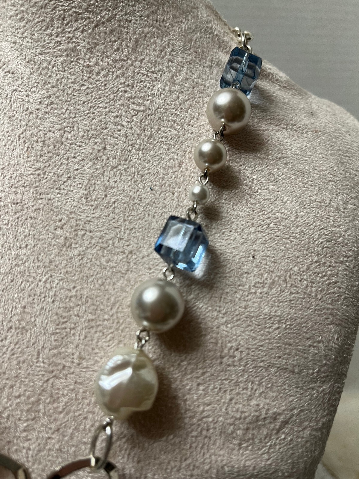 Etienne Aigner Elegant Blue and Pearl Statement Necklace with Geometric Pendant
