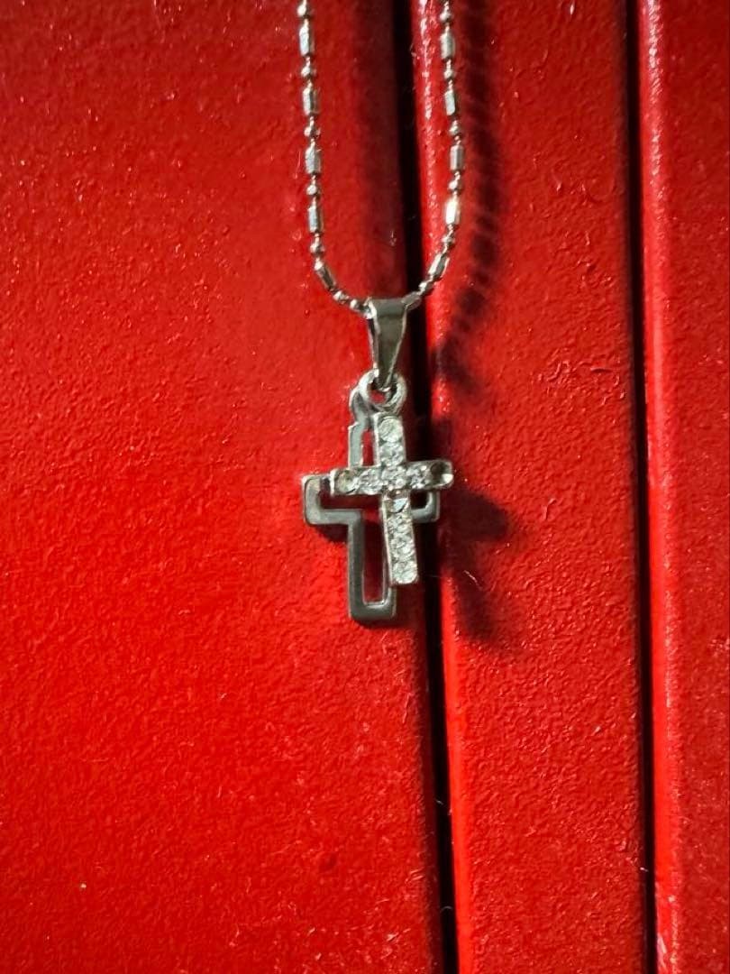 Vintage Silver Metal Cross Zirconia Necklace