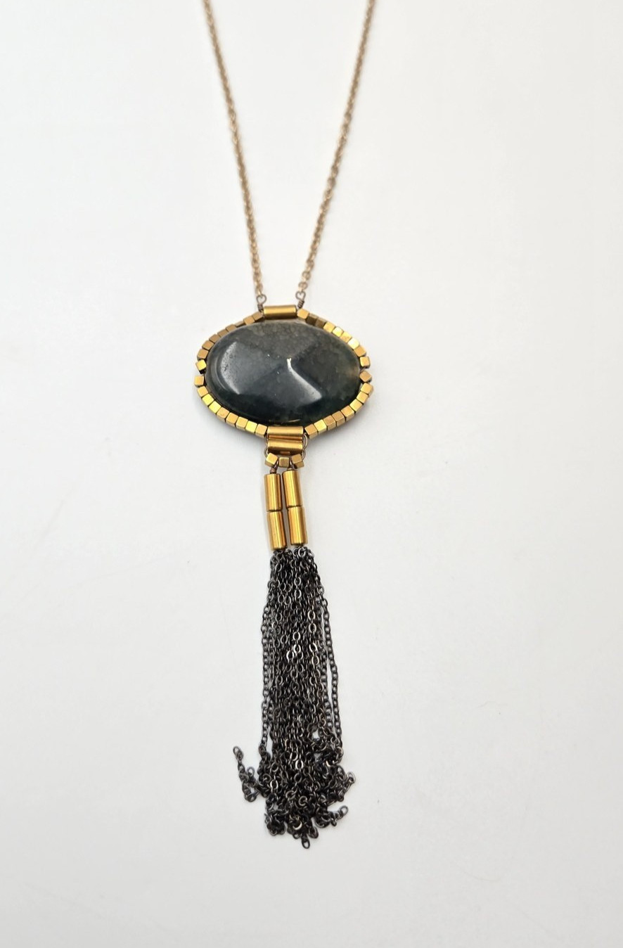 Long Gold Tone Dark Green Oval Cabochon Pendant Necklace Chain Tassel 267