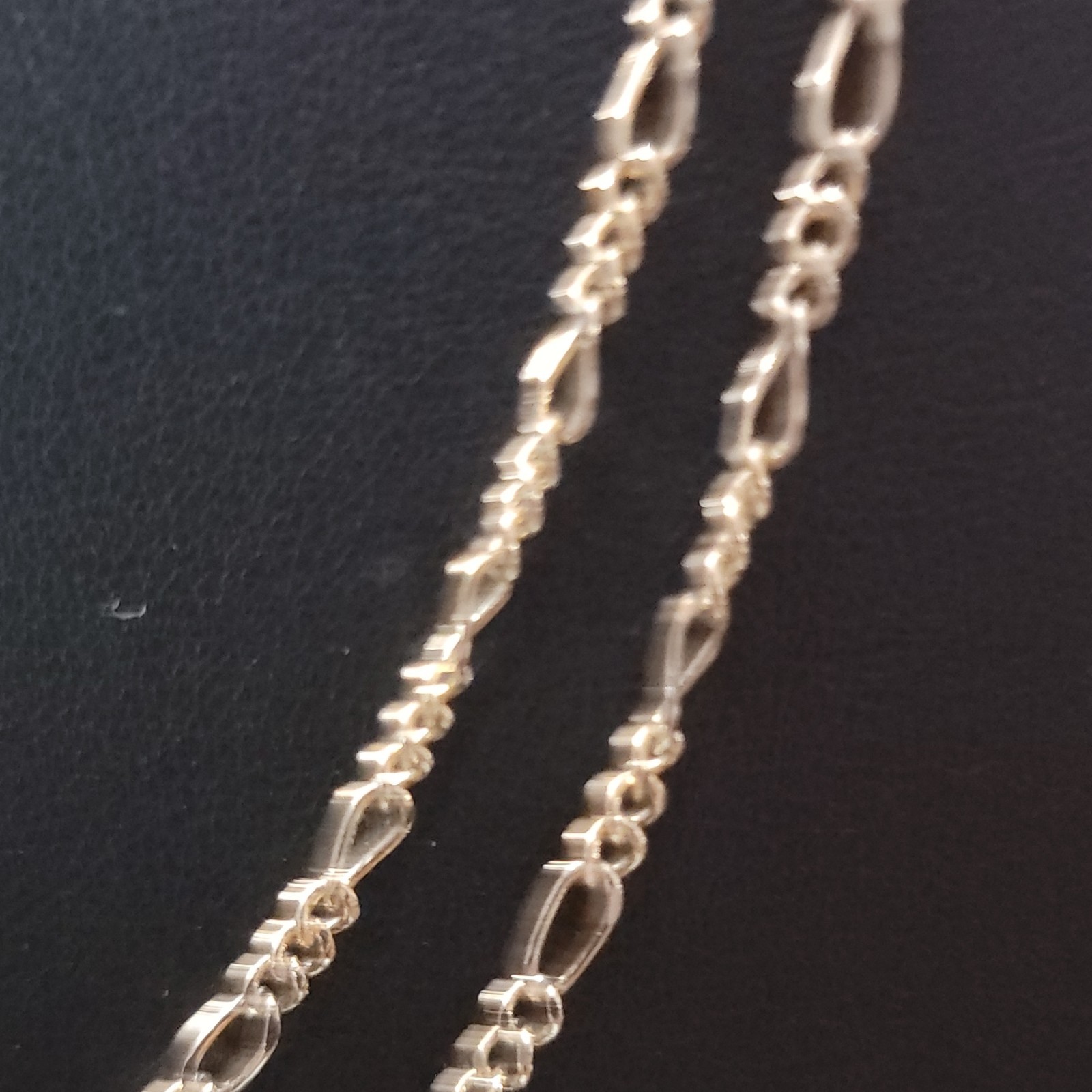 Gold Yellow Gold Tone Figaro Chain Necklace Lobster Clasp No Stone