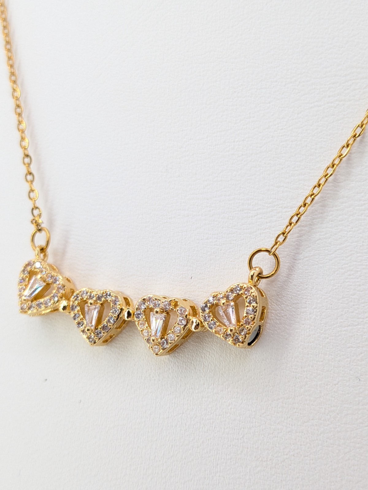 Unbranded Convertible Heart Necklace Magnetic 2-in-1 Gold tone 1 Stone Missing