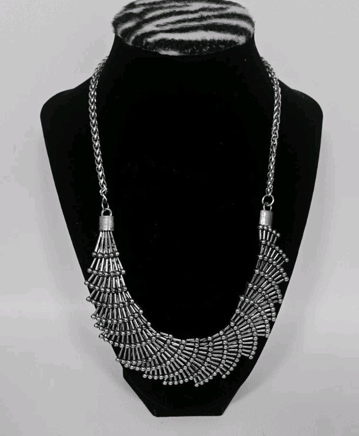 Unbrended Art Deco Silvertone Metal Chain Statement Necklace 20-23″