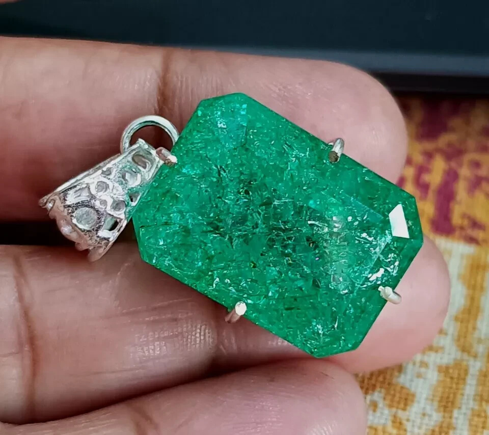 Certified 60.75 Ct Stunning Emerald 925 Solid Silver Emerald CutPendant Gemstone