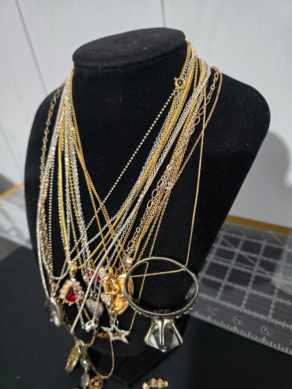 Lot of Fashion Necklaces Mixed Metals/Materials (16)