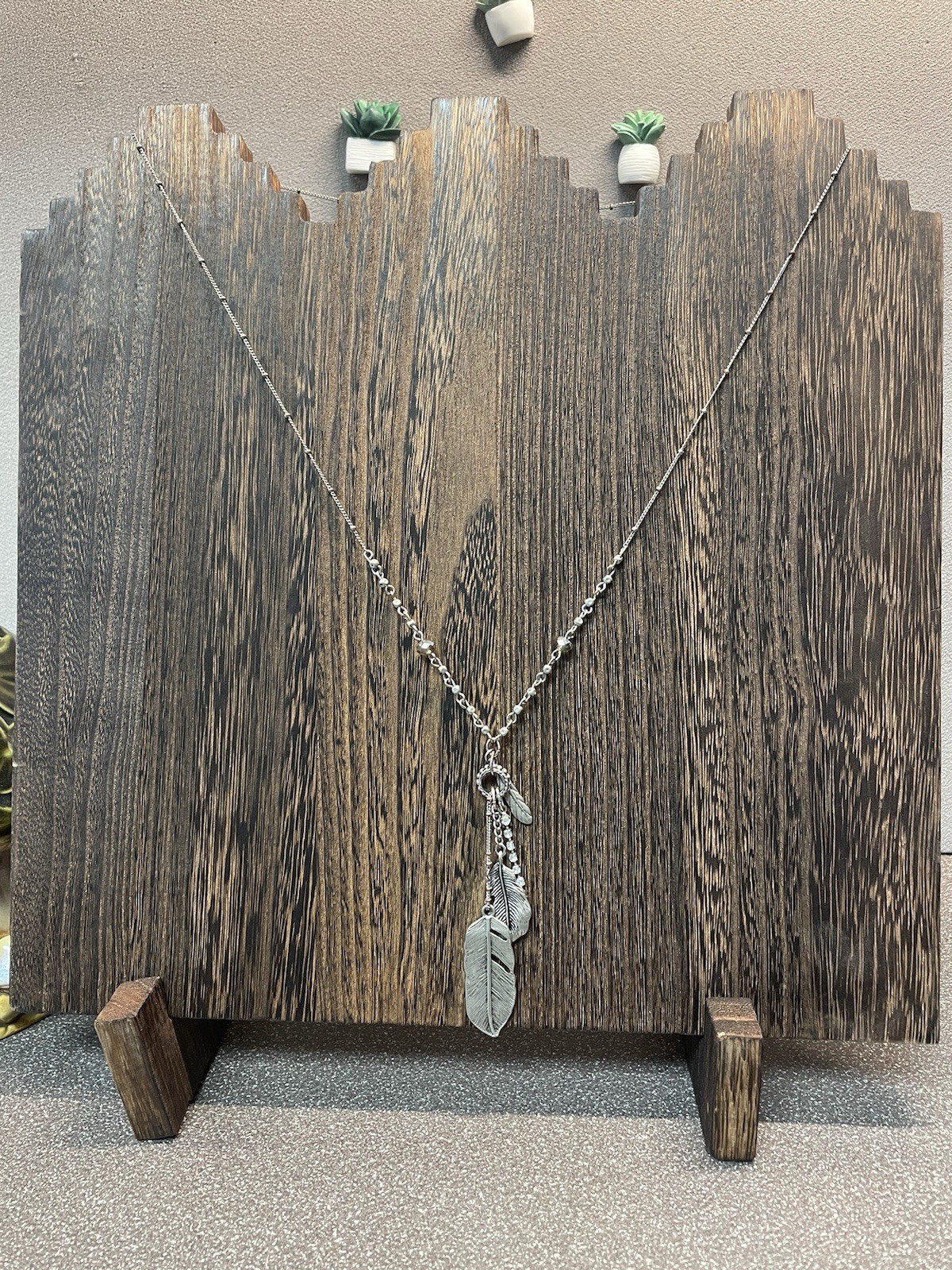 AEO Silver Feathers 4″ American Eagle Outfitters 17 1/2″ Necklace VTG