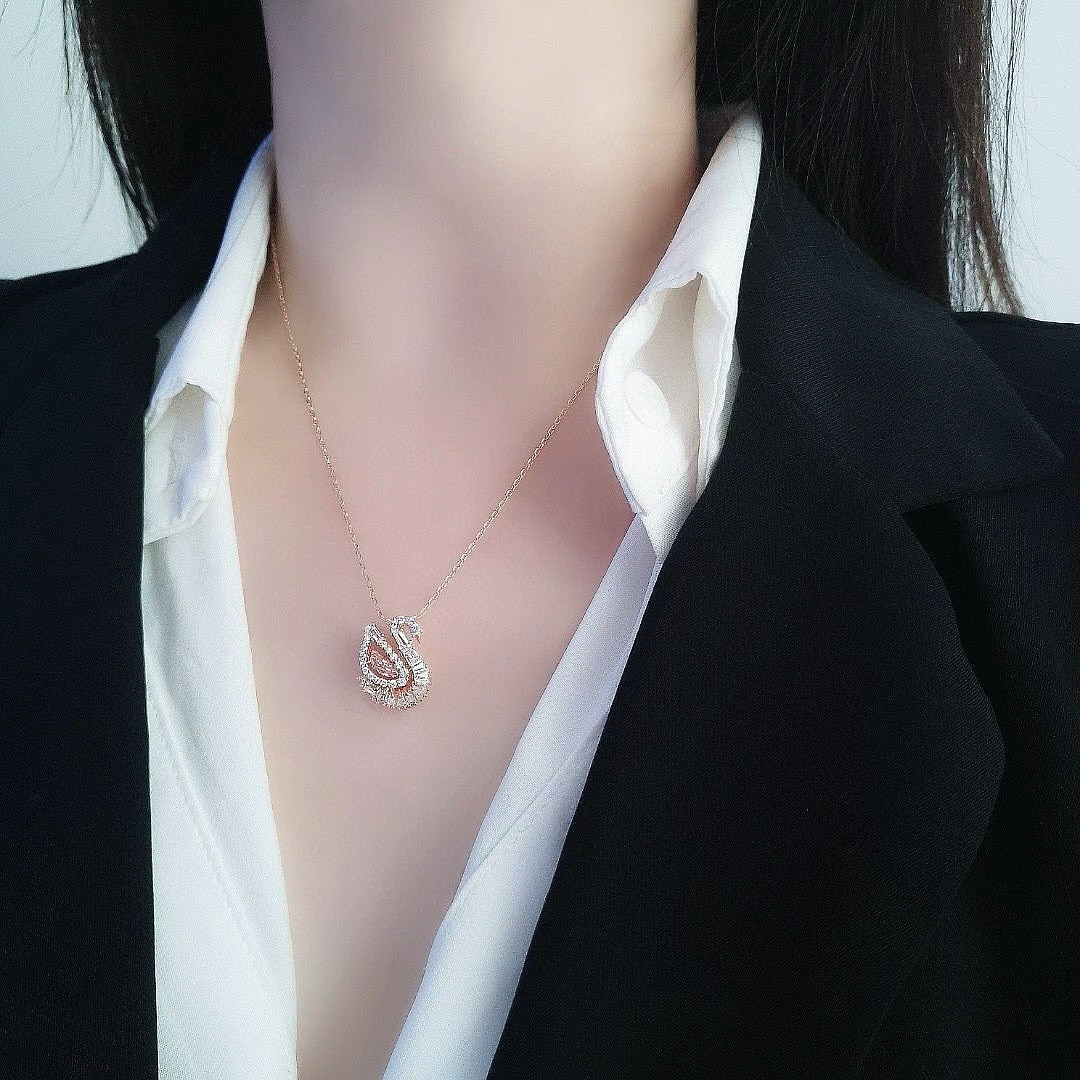 Swarovski graduation Swan Necklace, a luxurious and versatile clavicle chain