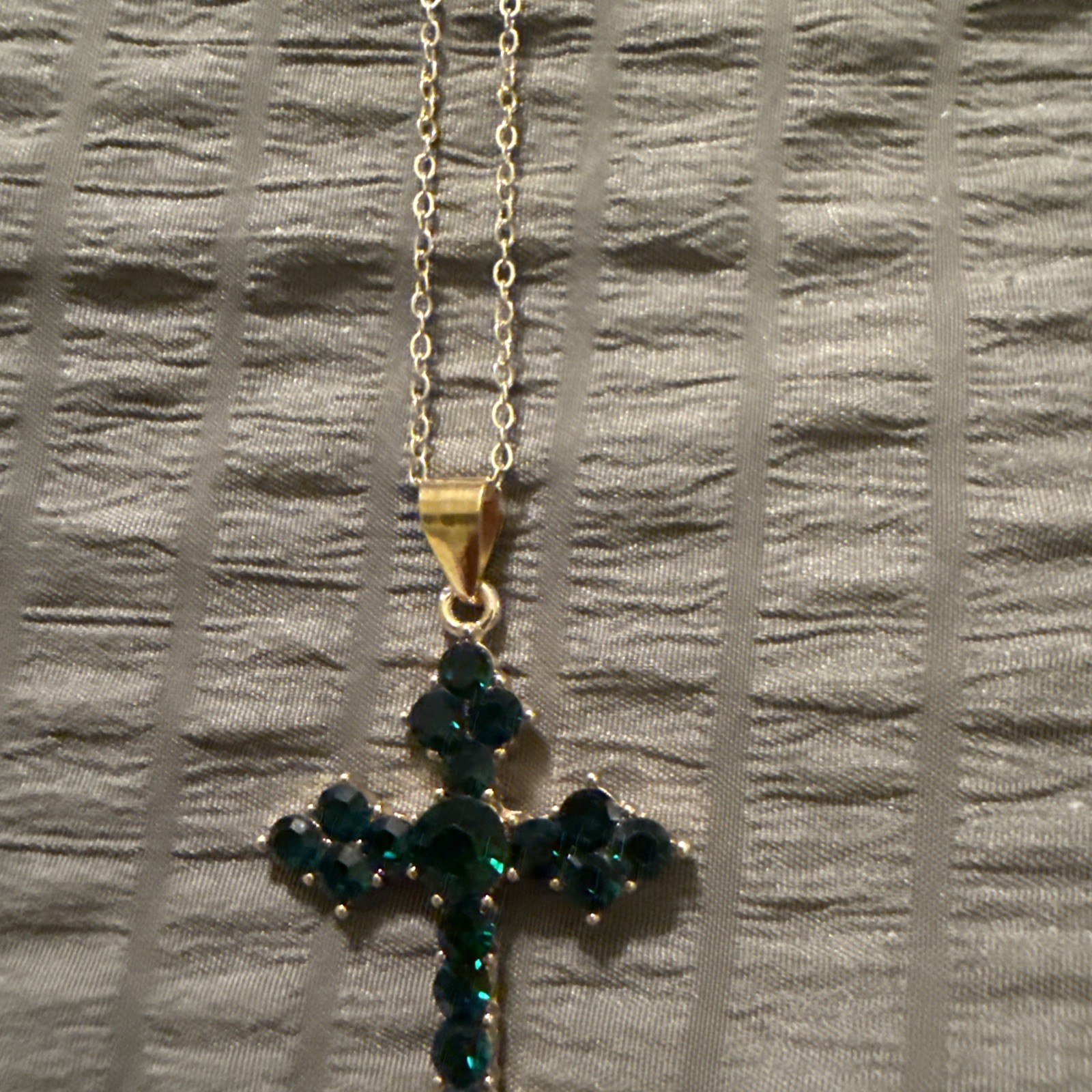 Dark Green Stones Colored On A Gold Copper Cross Oval Link Pendant Necklace