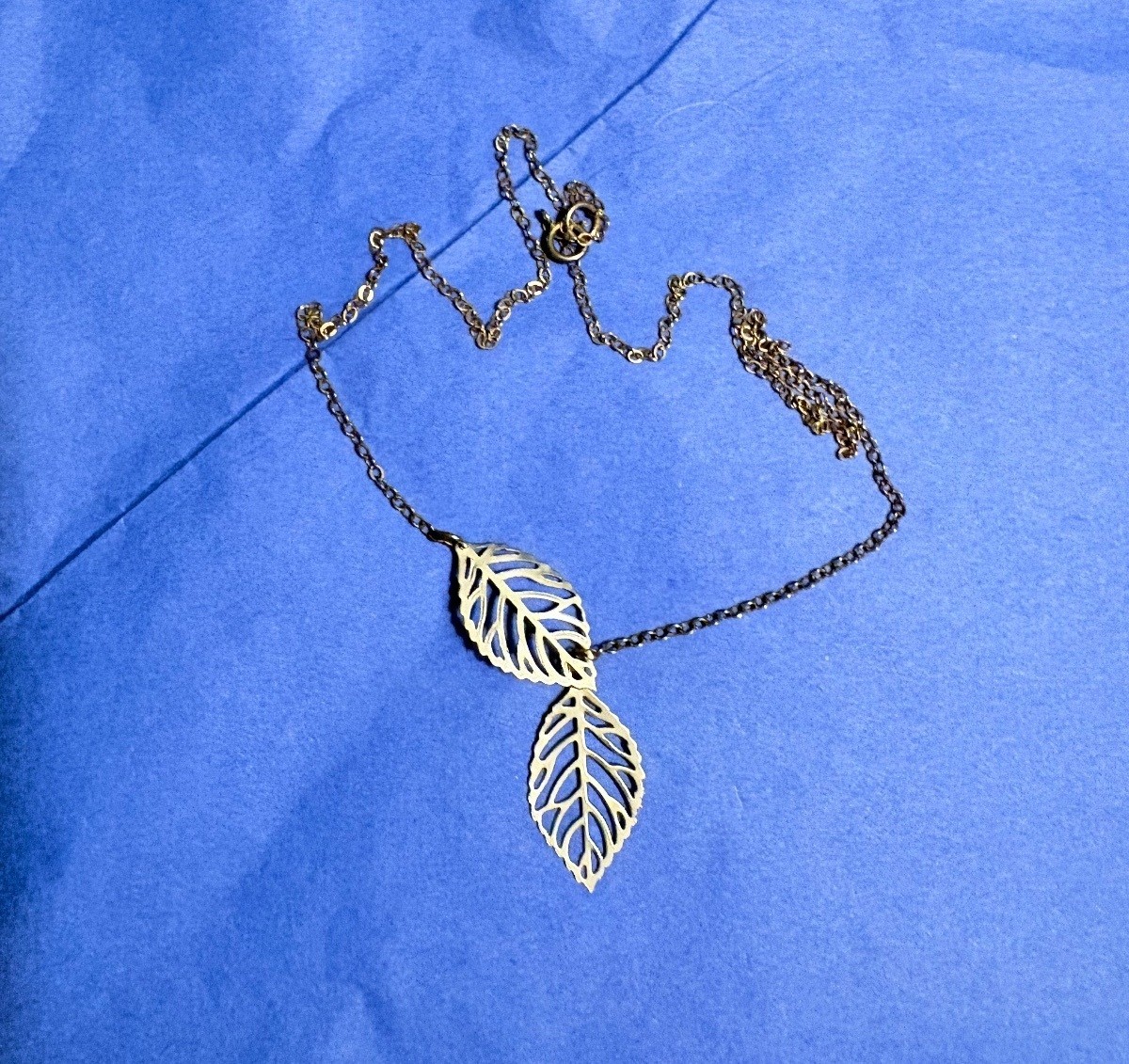 Silver Double Leaf Tear Drop Style Necklace