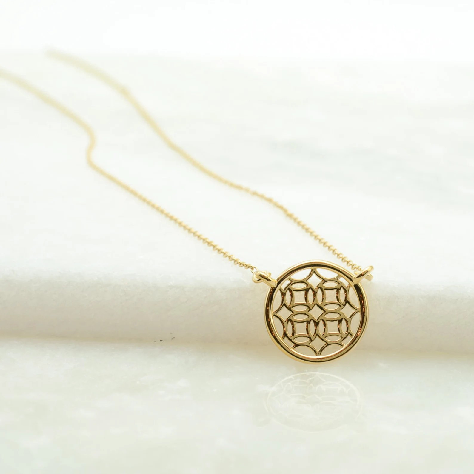Gold Jewelry Filigree Round Pendant Necklace – Elegant Jewelry Gifts