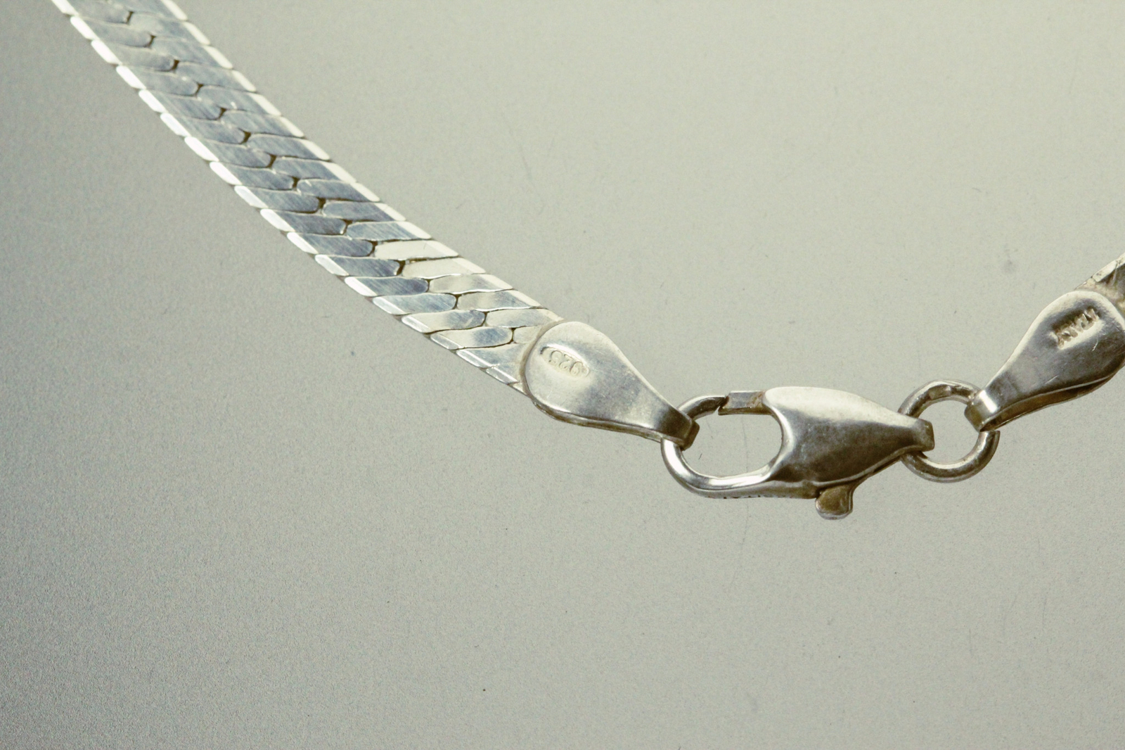 Herringbone 925 Sterling Silver Chain Necklace 9.8 grams (NEC5705)