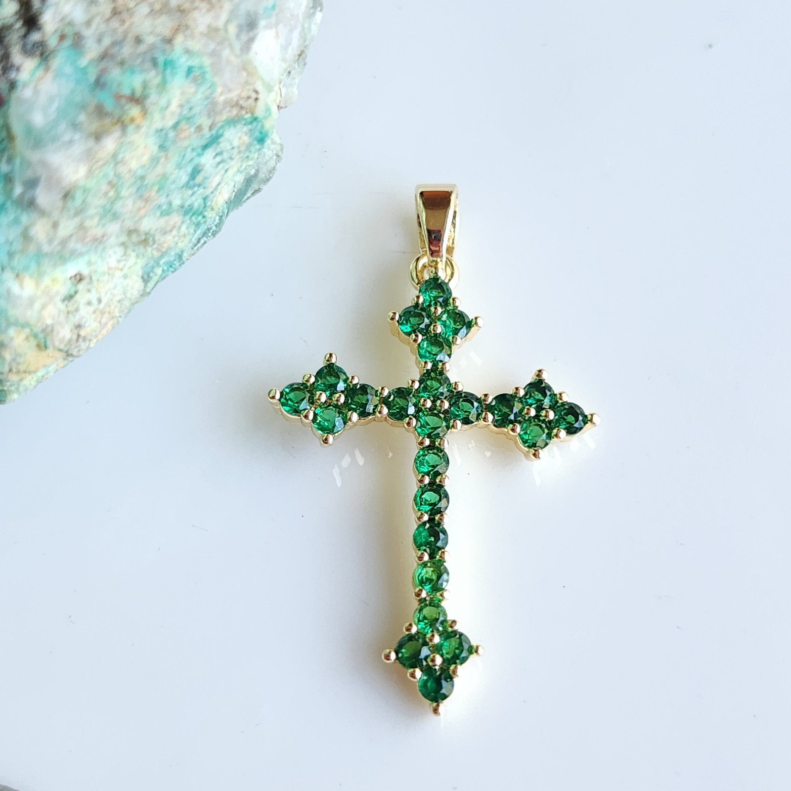 Green Tourmaline CROSS 0.7×1.2” WB Pendant free chain Yellow Gold-Plated