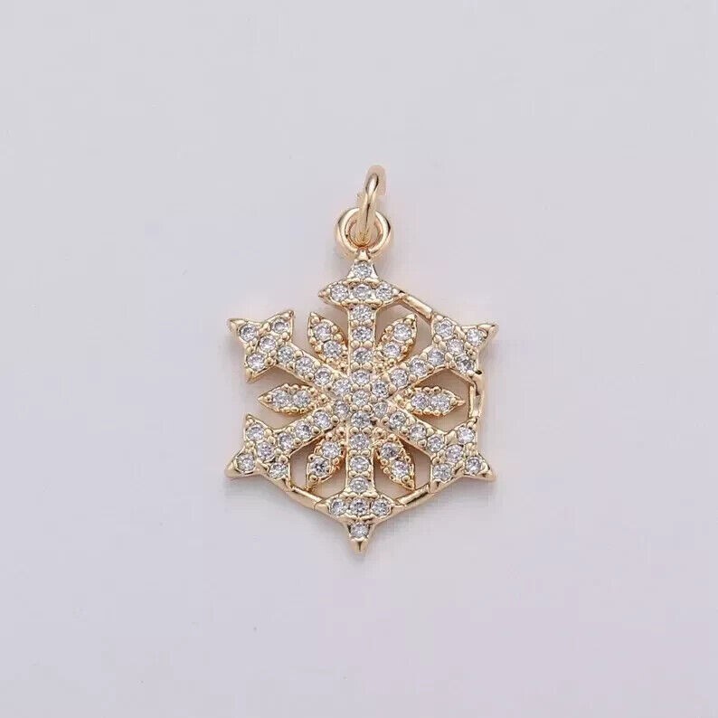 Round Cut Simulated Diamond Gorgeous Snowflake Pendant In 14K Yellow Gold Plated