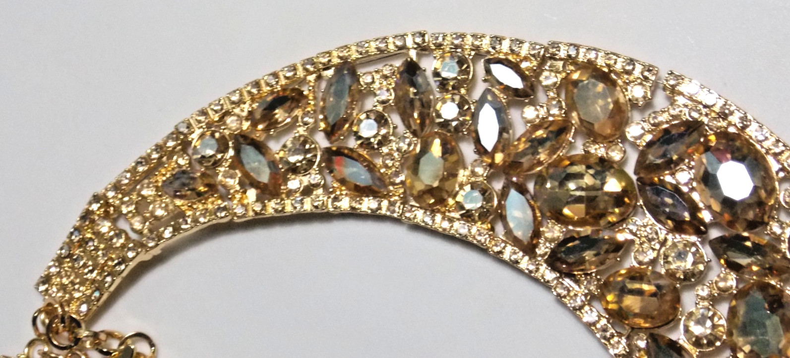 ISAAC MIZRAHI CLEAR CRYSTAL COLLAR NECKLACE GOLDTONE