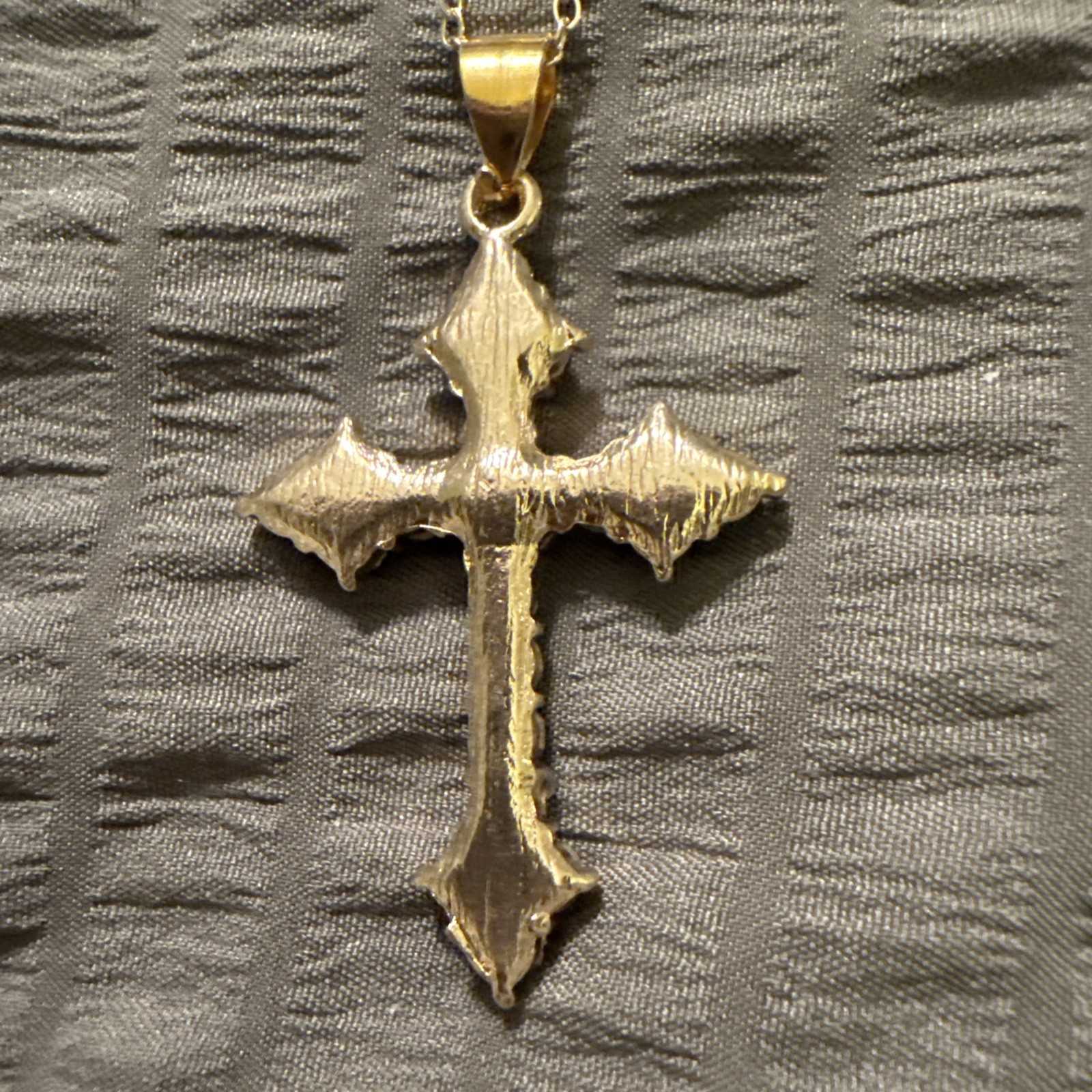 Dark Green Stones Colored On A Gold Copper Cross Oval Link Pendant Necklace