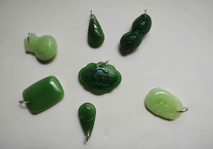 7 Piece Good Luck Symbols Pendant Set Beautiful Jade Imitation Jewelry Accessory