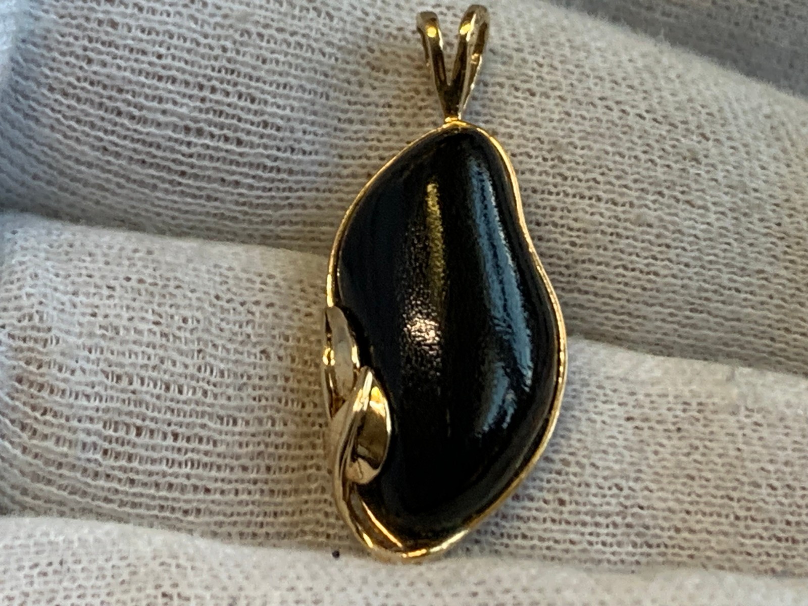 14k Yellow Gold Pendant 2.44g Fine Jewelry Onyx Look Stone Charm *READ*