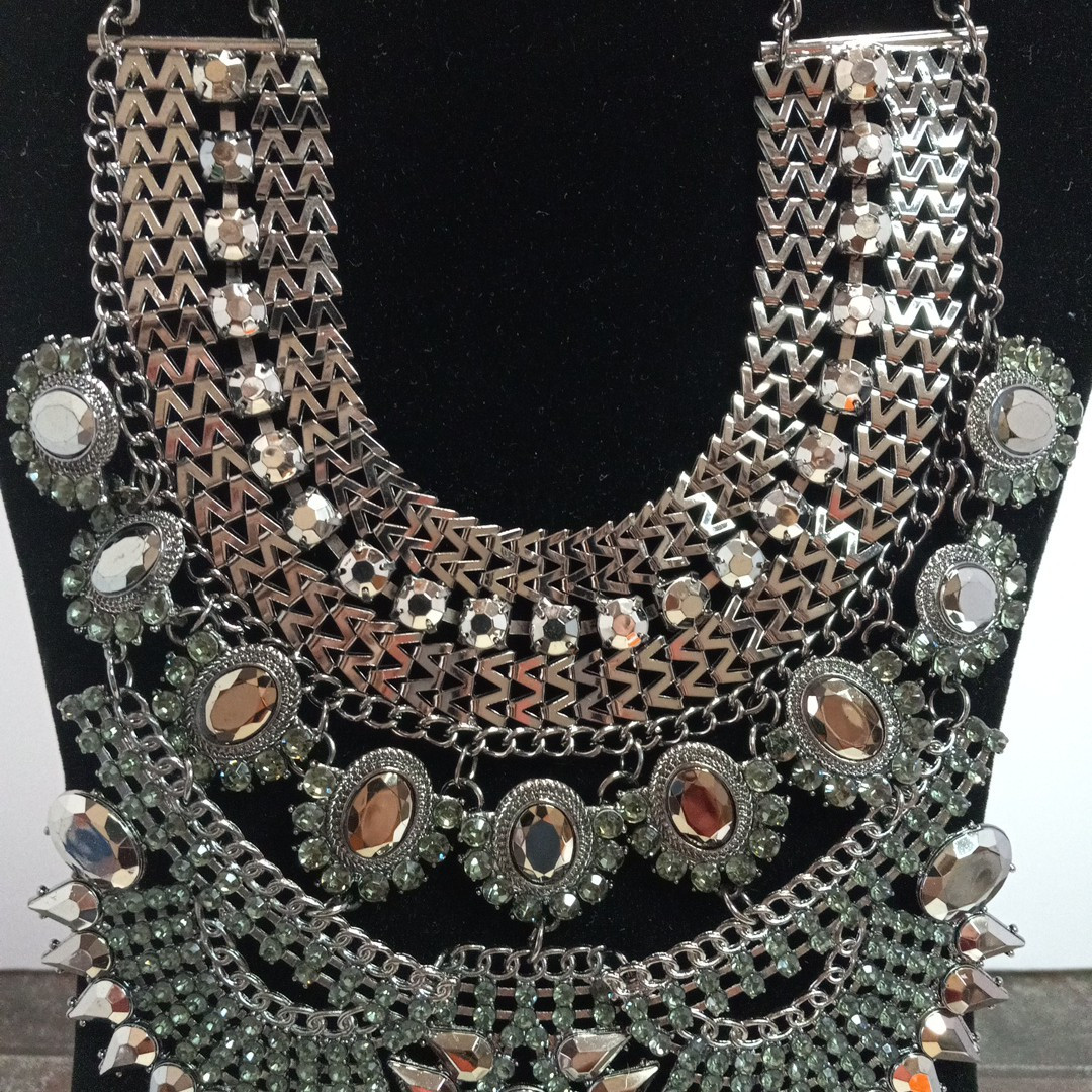 Indian Stmt. Large Bib Boho Ethnic Costume Jewelry Gun Metal Tone Charcoal Gems