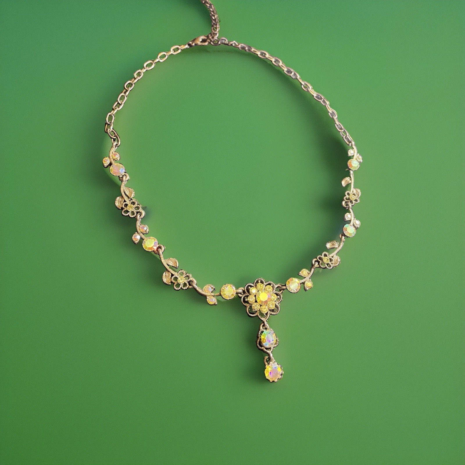 Vintage Gold Tone Cable Chain Necklace Floral Crystal Dangle Charm Pendant