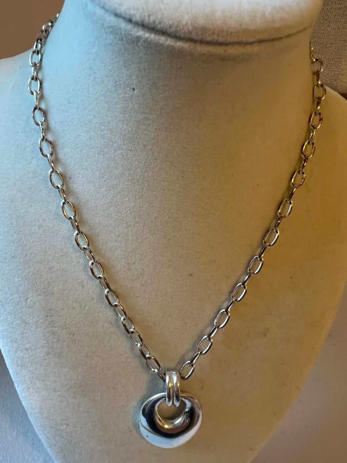 Silver Tone Chain Necklace with Circular Pendant