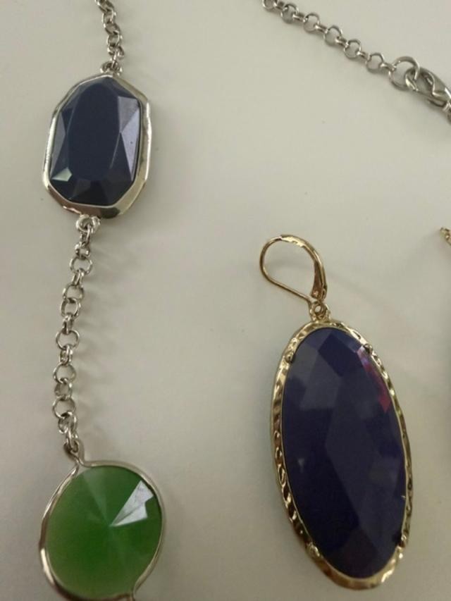 Set Premier Designs Gemma 39″ Necklace 2 Pairs Green Blue Drop Earrings