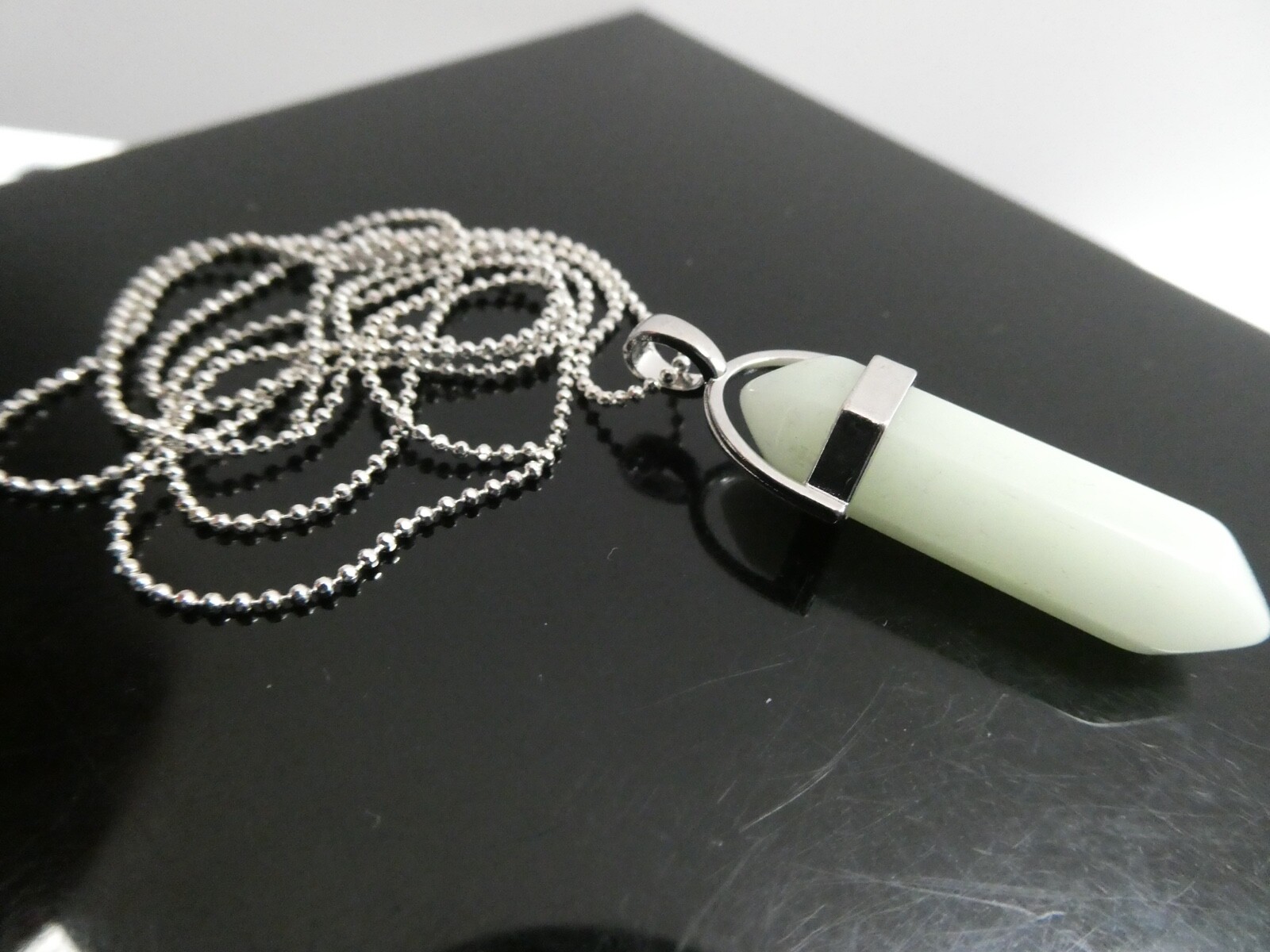 Green Phosphorescent Glow in The Dark Modern Ye Ming Zhu Point Pendant Neck. 24″